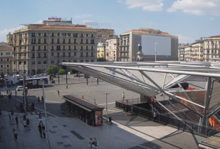 Imagen de vista previa de la cámara web Piazza Garibaldi Napoli